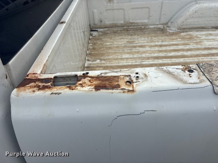 image for item ET5126 2004 GMC Sierra 2500HD Crew Cab pickup truck