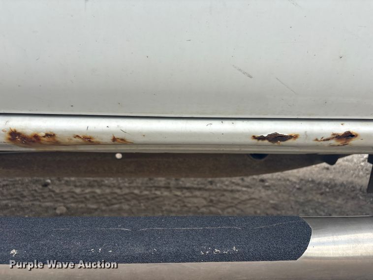 image for item ET5126 2004 GMC Sierra 2500HD Crew Cab pickup truck