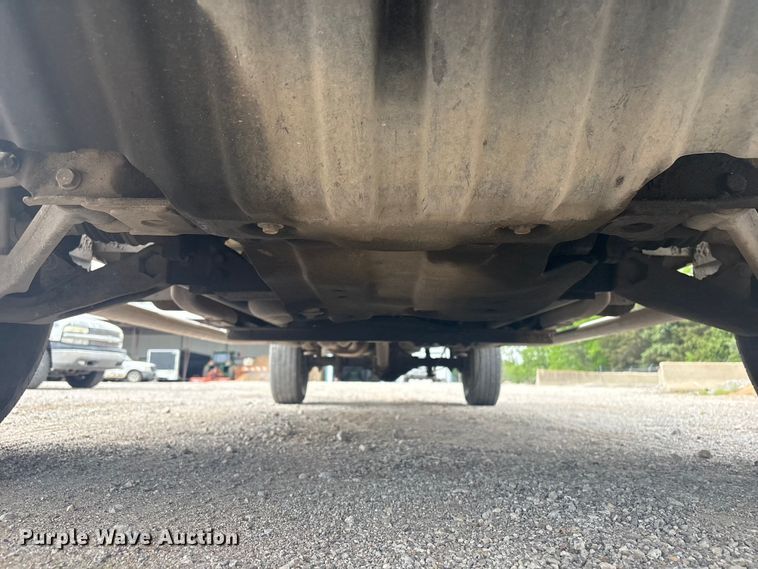 image for item ET5126 2004 GMC Sierra 2500HD Crew Cab pickup truck