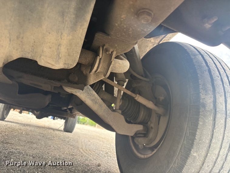 image for item ET5126 2004 GMC Sierra 2500HD Crew Cab pickup truck