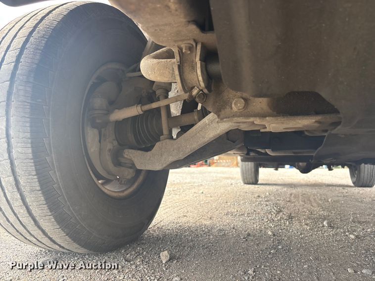 image for item ET5126 2004 GMC Sierra 2500HD Crew Cab pickup truck