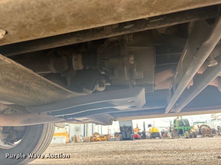 image for item ET5126 2004 GMC Sierra 2500HD Crew Cab pickup truck