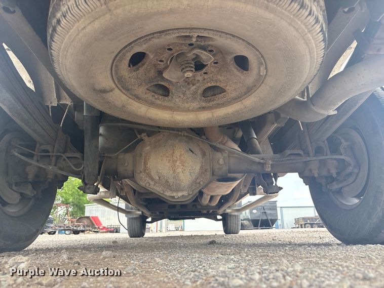 image for item ET5126 2004 GMC Sierra 2500HD Crew Cab pickup truck