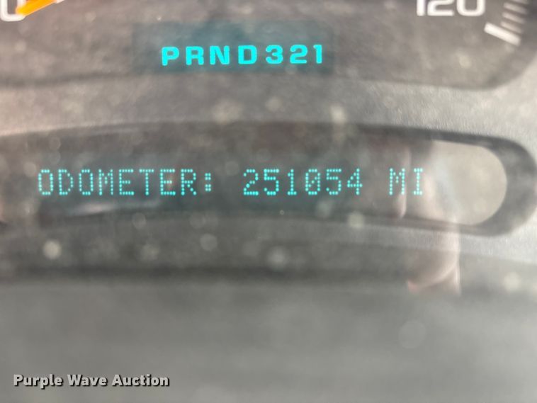 image for item ET5126 2004 GMC Sierra 2500HD Crew Cab pickup truck