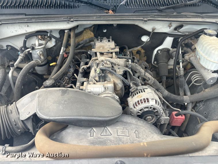 image for item ET5126 2004 GMC Sierra 2500HD Crew Cab pickup truck