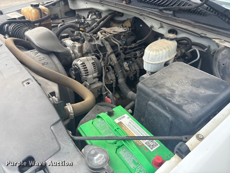 image for item ET5126 2004 GMC Sierra 2500HD Crew Cab pickup truck