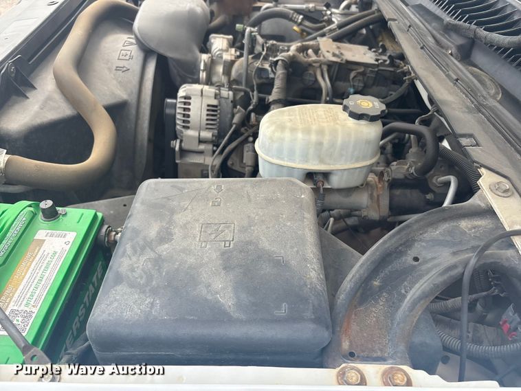 image for item ET5126 2004 GMC Sierra 2500HD Crew Cab pickup truck