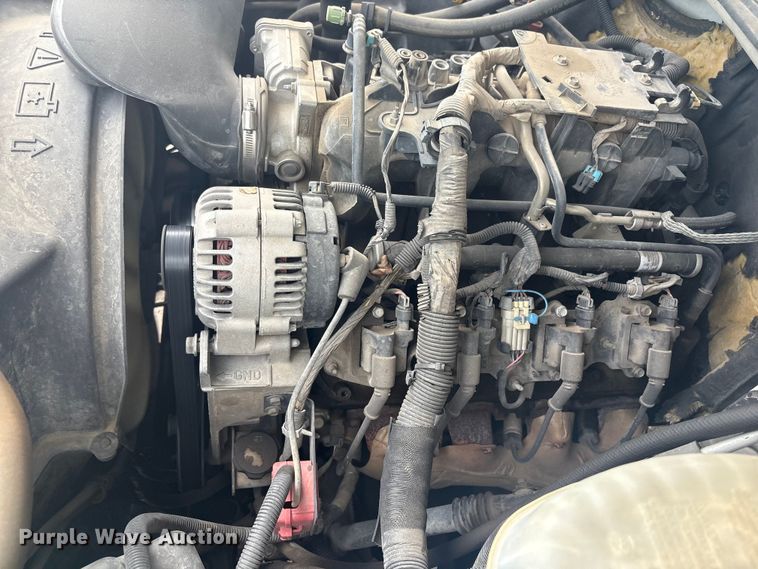 image for item ET5126 2004 GMC Sierra 2500HD Crew Cab pickup truck