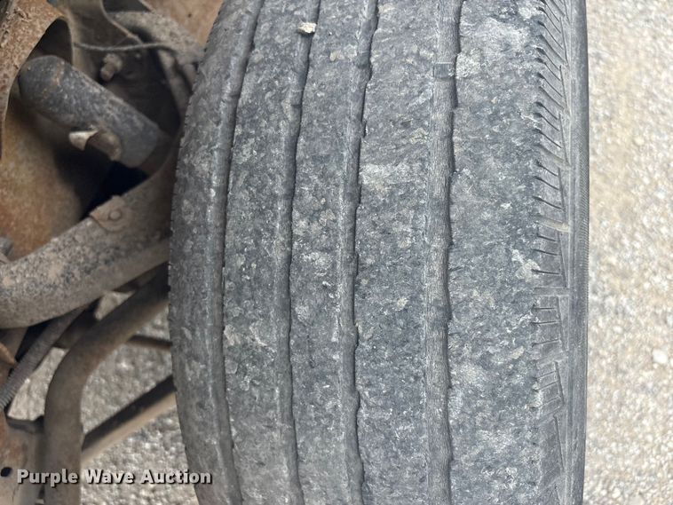 image for item ET5126 2004 GMC Sierra 2500HD Crew Cab pickup truck