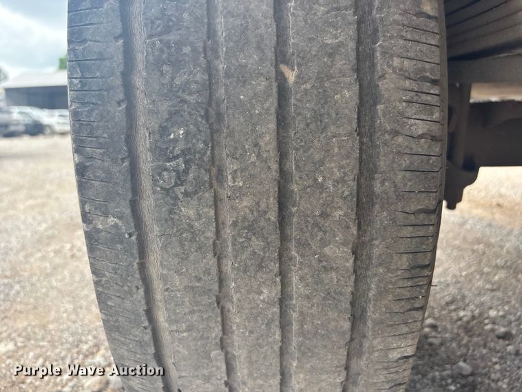 image for item ET5126 2004 GMC Sierra 2500HD Crew Cab pickup truck