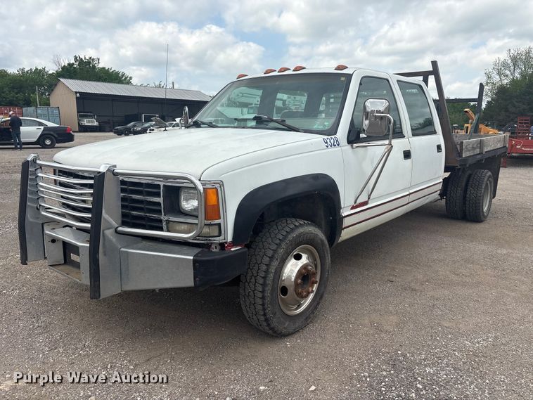 image for item ET5127 1993 Chevrolet 3500 Crew Cab flatbed pickup truck