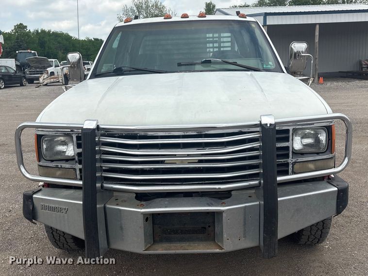 image for item ET5127 1993 Chevrolet 3500 Crew Cab flatbed pickup truck