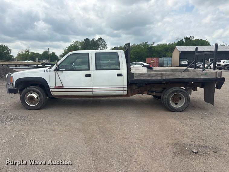 image for item ET5127 1993 Chevrolet 3500 Crew Cab flatbed pickup truck