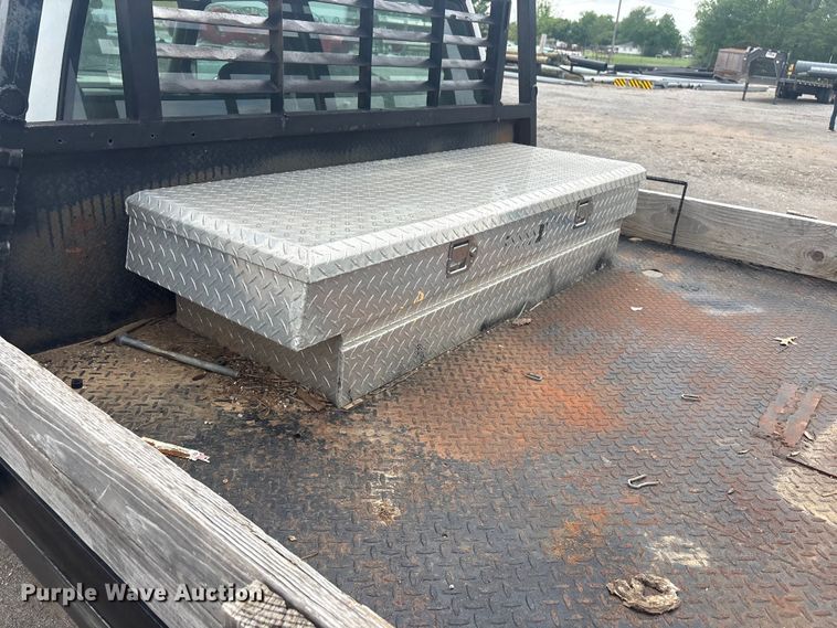 image for item ET5127 1993 Chevrolet 3500 Crew Cab flatbed pickup truck