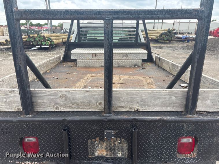 image for item ET5127 1993 Chevrolet 3500 Crew Cab flatbed pickup truck