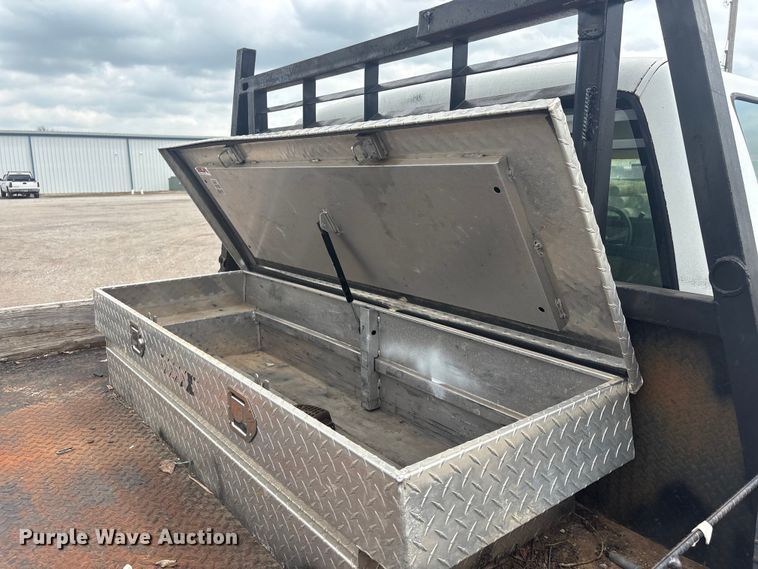 image for item ET5127 1993 Chevrolet 3500 Crew Cab flatbed pickup truck