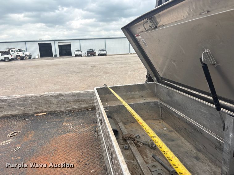 image for item ET5127 1993 Chevrolet 3500 Crew Cab flatbed pickup truck