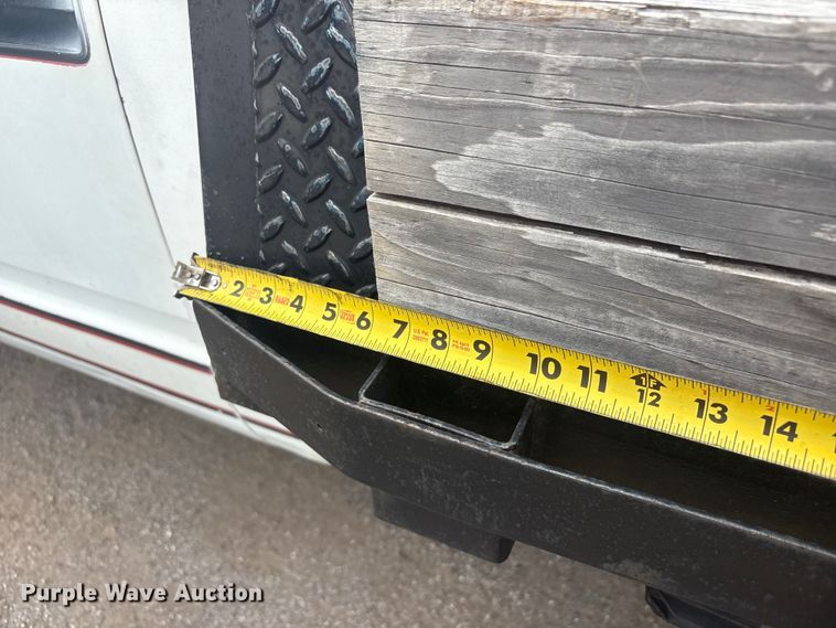 image for item ET5127 1993 Chevrolet 3500 Crew Cab flatbed pickup truck