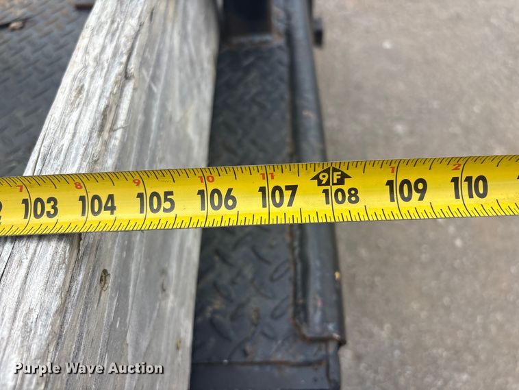 image for item ET5127 1993 Chevrolet 3500 Crew Cab flatbed pickup truck