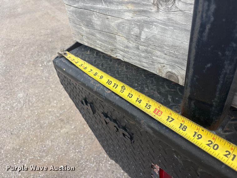 image for item ET5127 1993 Chevrolet 3500 Crew Cab flatbed pickup truck