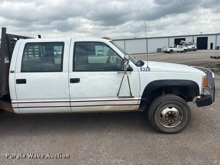 image for item ET5127 1993 Chevrolet 3500 Crew Cab flatbed pickup truck