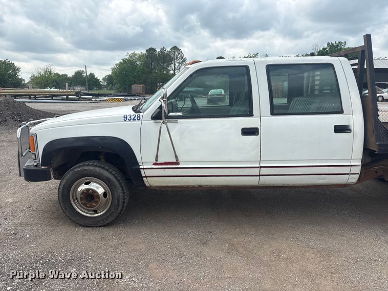 image for item ET5127 1993 Chevrolet 3500 Crew Cab flatbed pickup truck