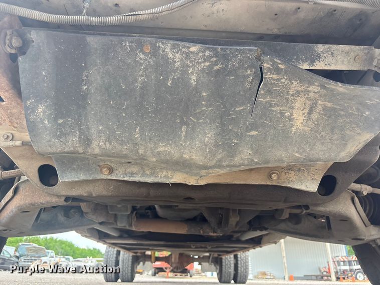 image for item ET5127 1993 Chevrolet 3500 Crew Cab flatbed pickup truck