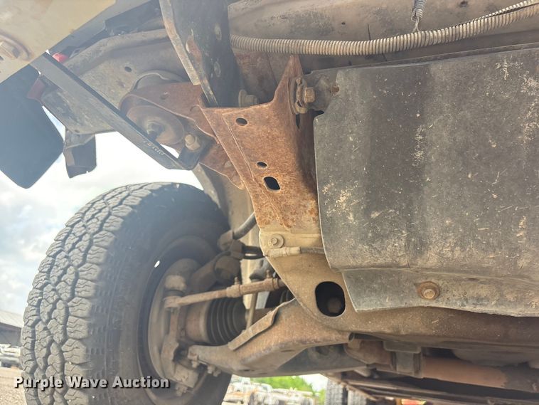 image for item ET5127 1993 Chevrolet 3500 Crew Cab flatbed pickup truck