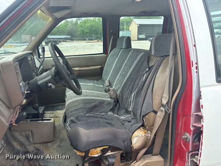 image for item ET5127 1993 Chevrolet 3500 Crew Cab flatbed pickup truck