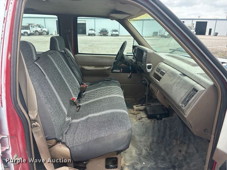 image for item ET5127 1993 Chevrolet 3500 Crew Cab flatbed pickup truck