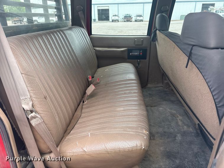 image for item ET5127 1993 Chevrolet 3500 Crew Cab flatbed pickup truck
