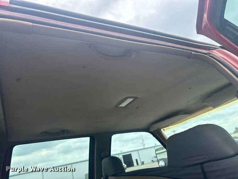 image for item ET5127 1993 Chevrolet 3500 Crew Cab flatbed pickup truck