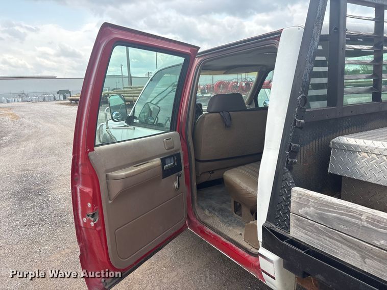 image for item ET5127 1993 Chevrolet 3500 Crew Cab flatbed pickup truck