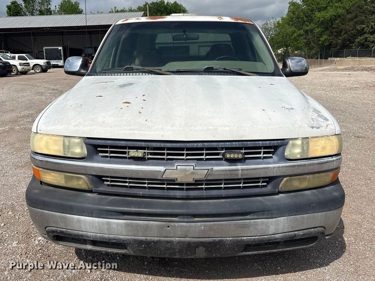 image for item ET5128 2002 Chevrolet Silverado 1500 Ext. Cab pickup truck