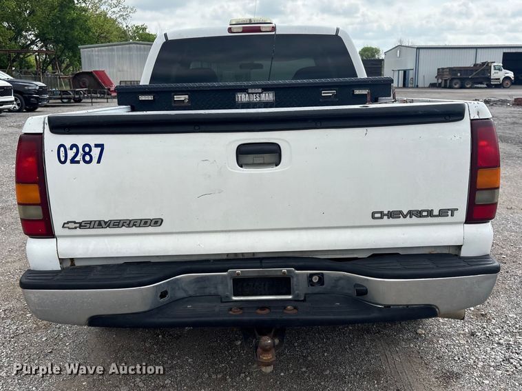 image for item ET5128 2002 Chevrolet Silverado 1500 Ext. Cab pickup truck