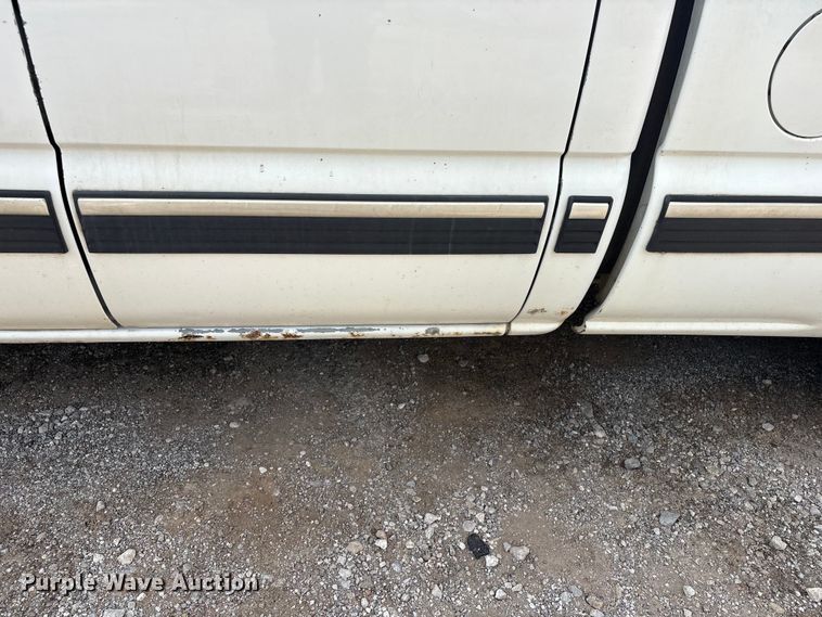 image for item ET5128 2002 Chevrolet Silverado 1500 Ext. Cab pickup truck