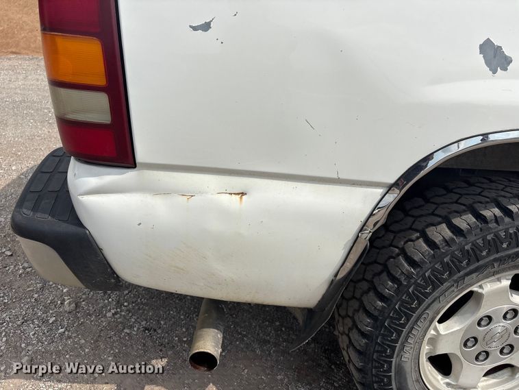 image for item ET5128 2002 Chevrolet Silverado 1500 Ext. Cab pickup truck