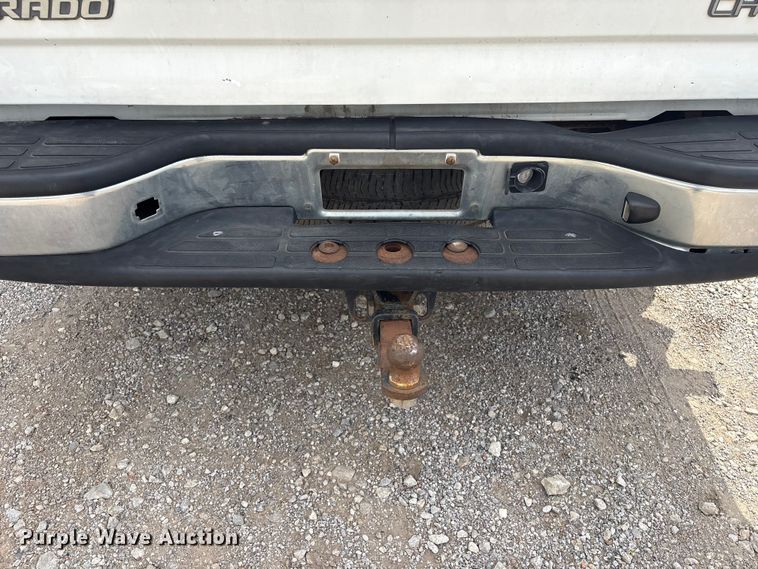 image for item ET5128 2002 Chevrolet Silverado 1500 Ext. Cab pickup truck