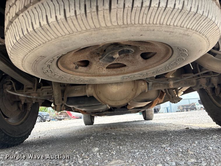 image for item ET5128 2002 Chevrolet Silverado 1500 Ext. Cab pickup truck