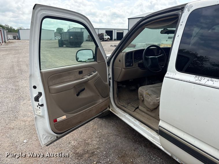 image for item ET5128 2002 Chevrolet Silverado 1500 Ext. Cab pickup truck