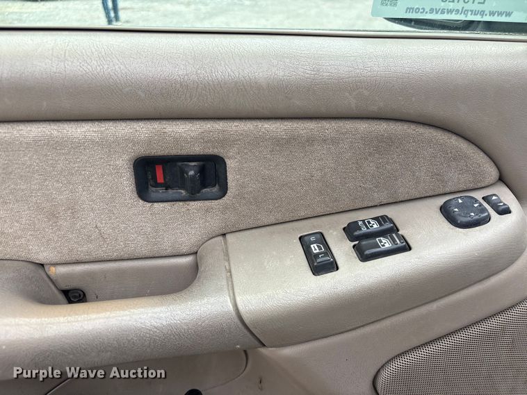 image for item ET5128 2002 Chevrolet Silverado 1500 Ext. Cab pickup truck