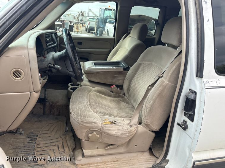 image for item ET5128 2002 Chevrolet Silverado 1500 Ext. Cab pickup truck