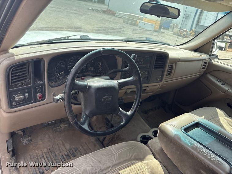 image for item ET5128 2002 Chevrolet Silverado 1500 Ext. Cab pickup truck