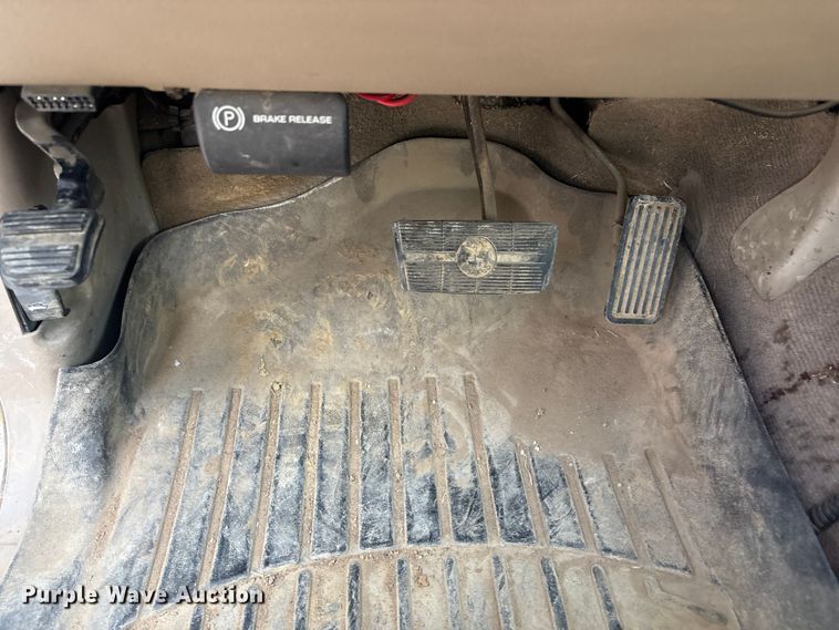 image for item ET5128 2002 Chevrolet Silverado 1500 Ext. Cab pickup truck