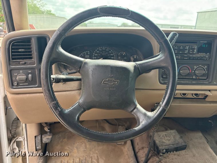 image for item ET5128 2002 Chevrolet Silverado 1500 Ext. Cab pickup truck