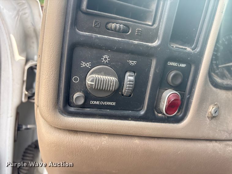 image for item ET5128 2002 Chevrolet Silverado 1500 Ext. Cab pickup truck