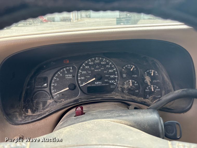 image for item ET5128 2002 Chevrolet Silverado 1500 Ext. Cab pickup truck