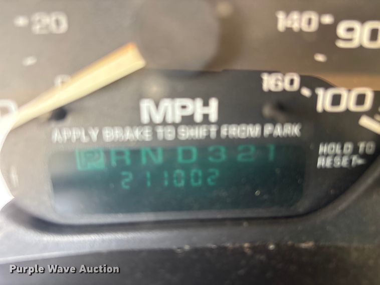 image for item ET5128 2002 Chevrolet Silverado 1500 Ext. Cab pickup truck