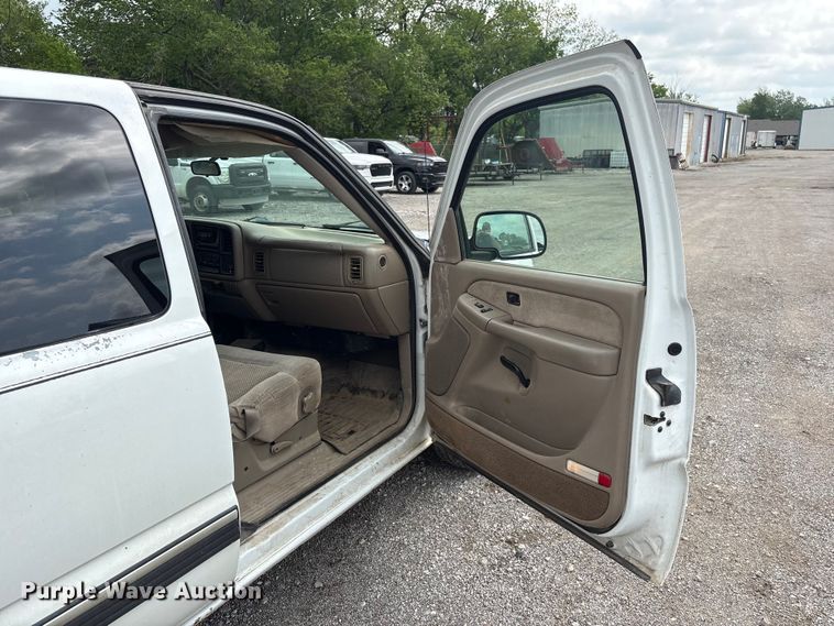 image for item ET5128 2002 Chevrolet Silverado 1500 Ext. Cab pickup truck