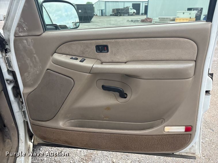 image for item ET5128 2002 Chevrolet Silverado 1500 Ext. Cab pickup truck